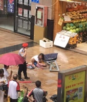 门窗高空坠落事故频发,谁来保障安全?
