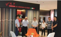 重庆市石柱县领导视察五方商贸城威罗第三代展厅!