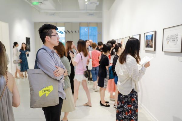 在巴黎散步才是正经事 | Jean-Pierre Busson插画作品展上海启幕