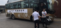 欧杰斯门窗迎来参观浪潮,厂区人头涌动,大巴频繁往返