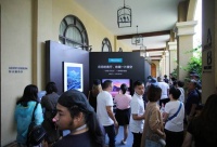 100位摄影师的选择 用海信叠屏电视看屏幕上的摄影展