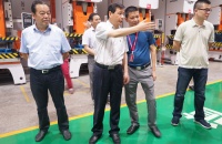 绍兴市人大常委会副主任王继岗一行莅临佳歌集成灶调研工