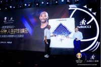 为了让科比睡好一点,慕思给他量身定制了一张高科技床垫