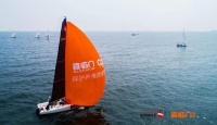 振奋人心!喜临门旗帜与国旗共同升起在渤海湾