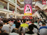 轻奢•领秀丨王蓉空降无锡,唱响顶固A股上市周年盛典