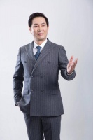 著名演员姚刚签约代言 “配副眼镜”再掀行业招商热潮