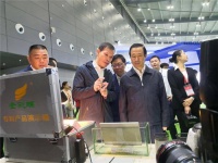 省长许达哲视察金彩螺专利产品反射隔热涂料!