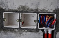 暗盒用水泥固定还是石膏好 如何选择暗盒插座