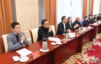 左晖应邀参加民营企业家迎春座谈会:为美好居住献力量