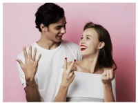 520来啦!如何用一台HCK哈士奇化妆品冰箱让她怦然心动!
