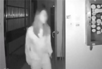 抗疫期间有人在门把吐口水？回家开门不用摸门把有多香？