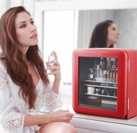 守护青春的秘密！HCK哈士奇美妆冰箱