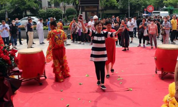 定位于20岁以上的全年龄段上海灵石路服饰市场在沪揭幕