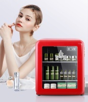 面对多方劲敌，HCK哈士奇如何在美妆小冰箱市场实现突围？