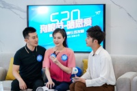 吴敏霞与张效诚甜蜜CP空降“撒糖”，引爆好太太直播间