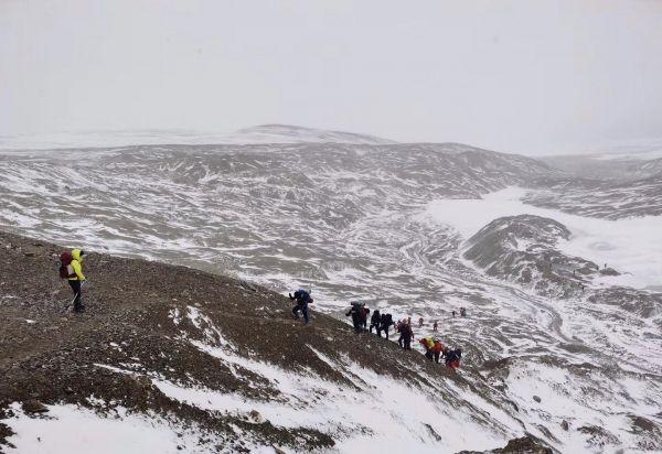 直面雪山 起而行之 |华耐登山队成功登顶海拔6178米玉珠峰