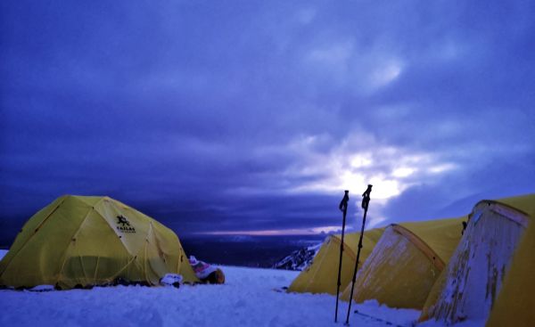 直面雪山 起而行之 |华耐登山队成功登顶海拔6178米玉珠峰