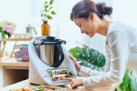 福维克美善品夏日无油烟移动厨房助力都市丽人乘风破浪