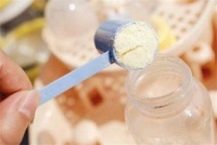 9个月宝宝奶量多少为正常 怎样判断宝宝是否吃饱