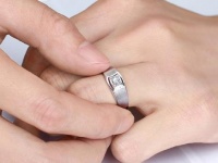 男生戒指的戴法有几种 有哪些戒指适合男生戴