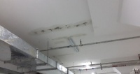 雨季墙面渗水受潮 重涂翻新留神“二把刀”