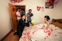 女方结婚顶门啥意思 娶亲顶门有哪些游戏