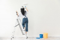 灰白色瓷砖用什么颜色美缝剂?做美缝一般多少钱一平米
