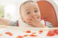 满月宝宝流口水正常吗 宝宝流口水厉害怎么办