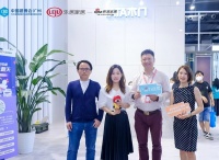 潮这儿看|新浪主编团走进中国建博会(广州)共探TATA木门