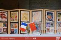 携手爱马仕合作设计师共研家居美学，顾家家居拓宽国潮新边界