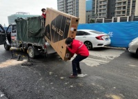 还在担心98英寸电视上楼难吗?实际体验一下就知道了