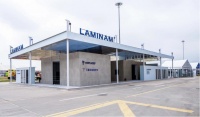三翼鸟x LAMINAM写就「全岩厨房」新答案,嵌入式厨居打破空间定义高级感厨房