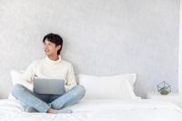 房子里能听到重物撞击声怎么办?如何消除卧室共振声音?