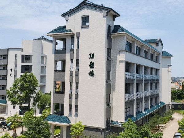 助学兴校，情暖桑梓，中国联塑捐资建设龙山中学综合楼冠名“联塑楼”！