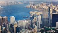 香港楼市“撤辣”半年:楼价跌回八年前,内地买家较高峰期减少近七成