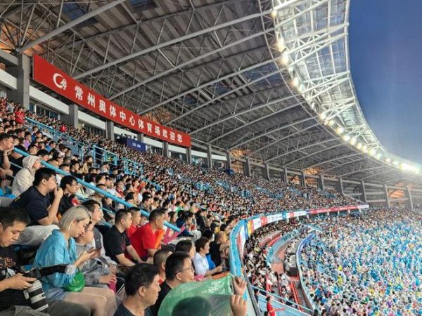 “苏超”激战正酣,林内氧霂EX零冷水室外型热水器同步“开暖”